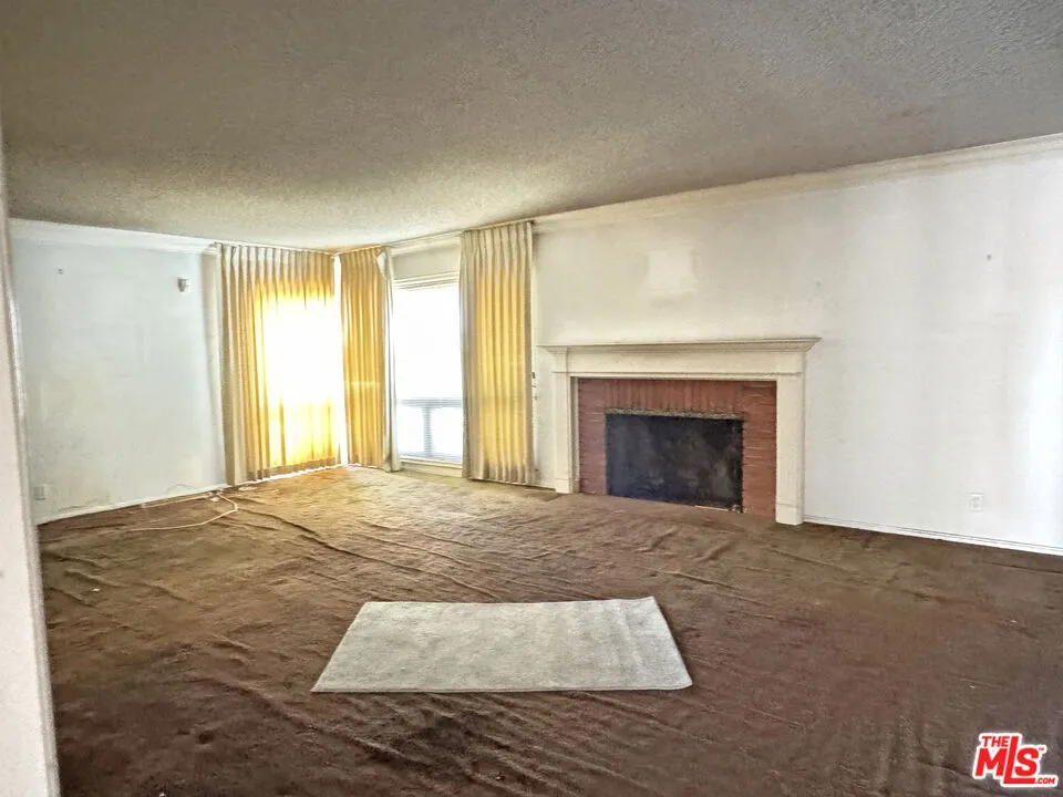 4192 Don Luis Drive Los Angeles, CA 90008