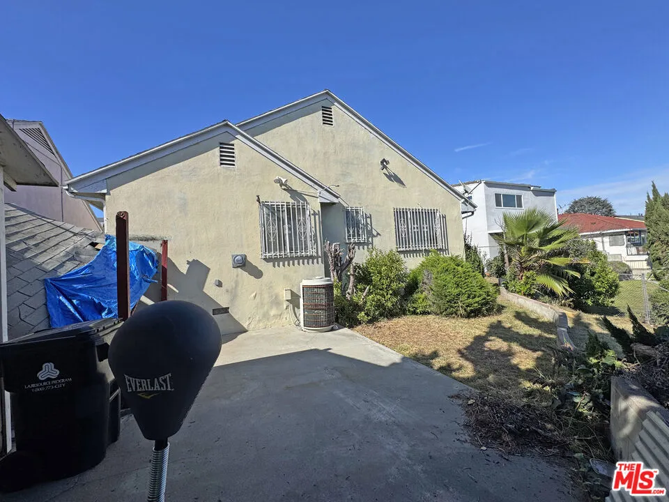 4192 Don Luis Drive Los Angeles, CA 90008