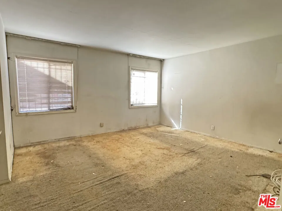 4192 Don Luis Drive Los Angeles, CA 90008