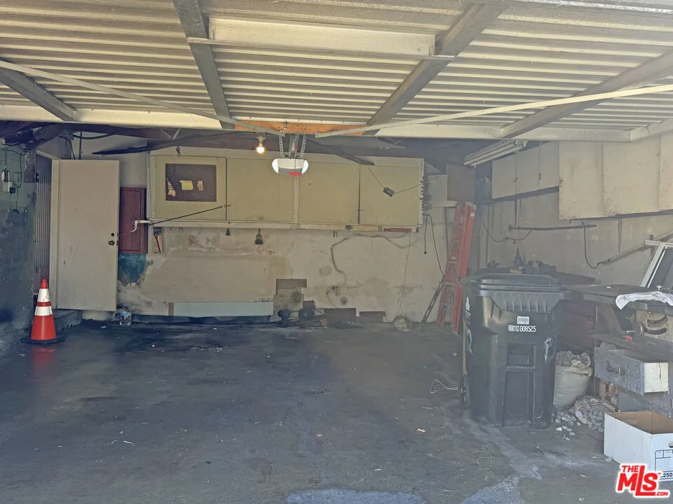4192 Don Luis Drive Los Angeles, CA 90008