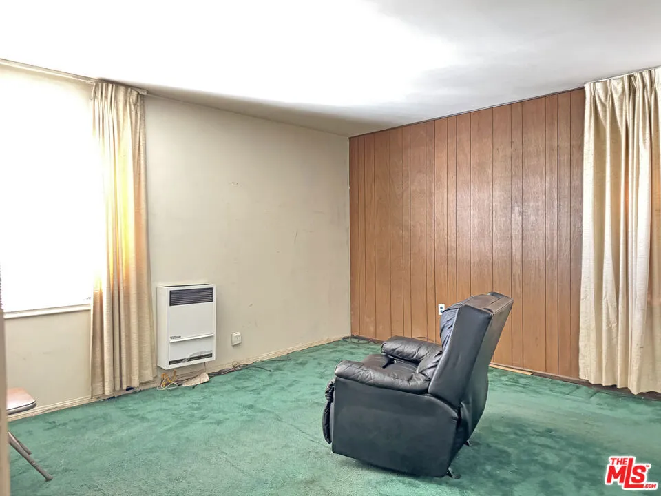 4192 Don Luis Drive Los Angeles, CA 90008