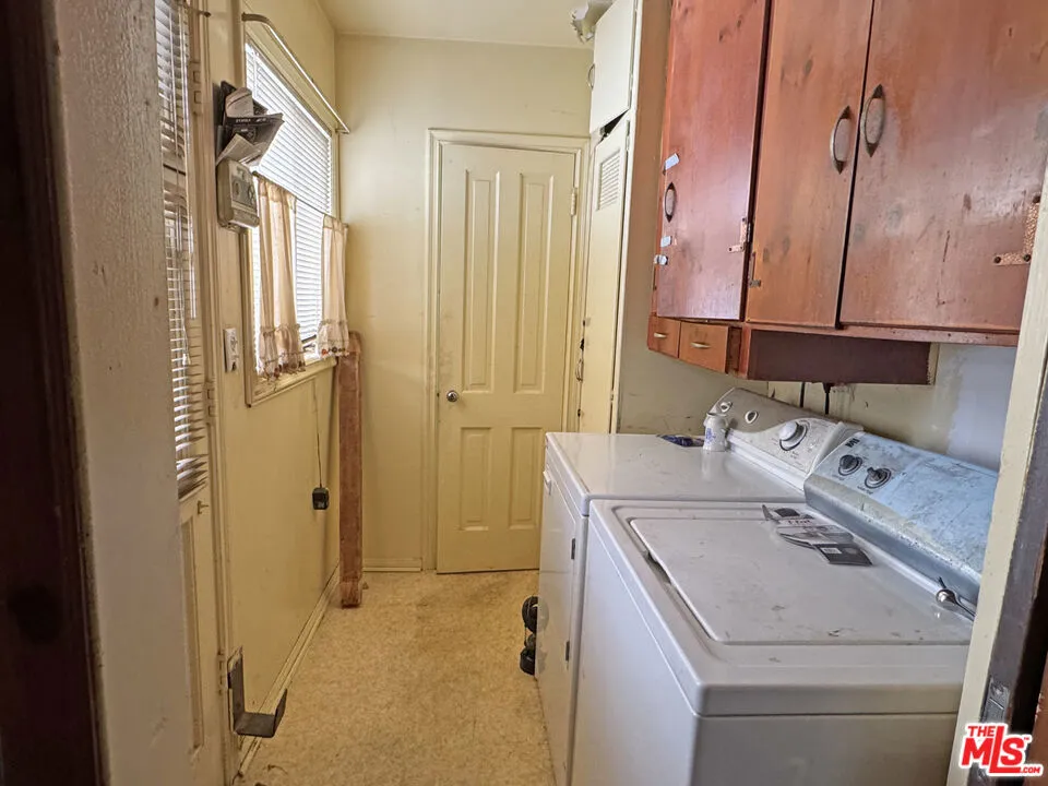 4192 Don Luis Drive Los Angeles, CA 90008