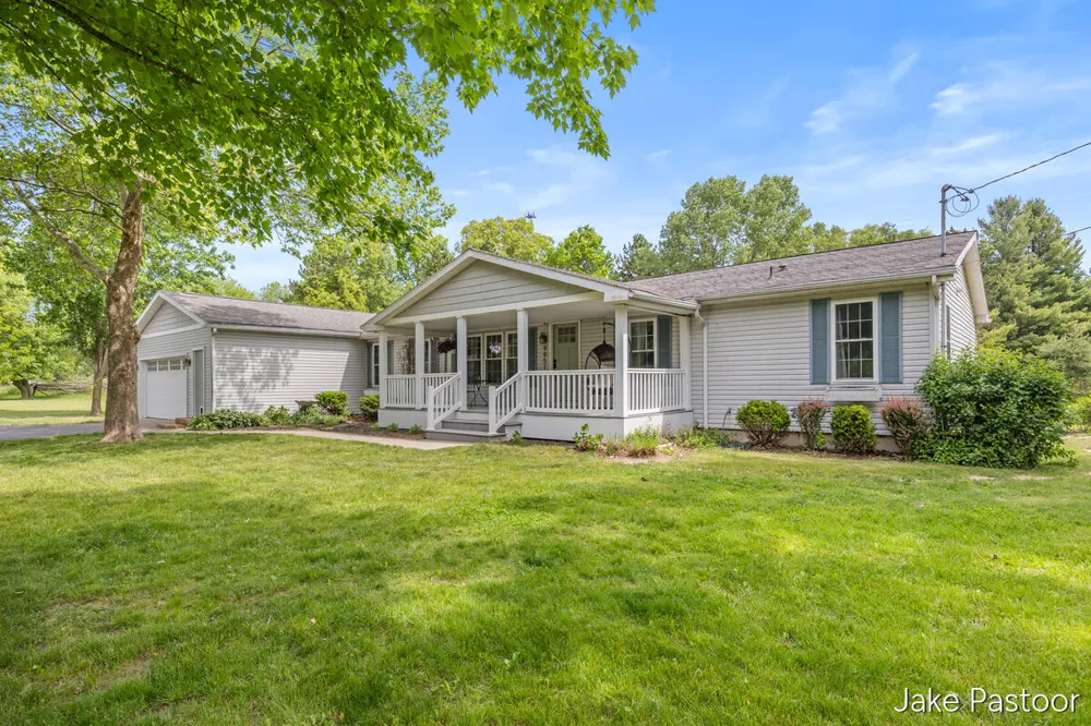9951 10 Mile Road NE Rockford, MI 49341