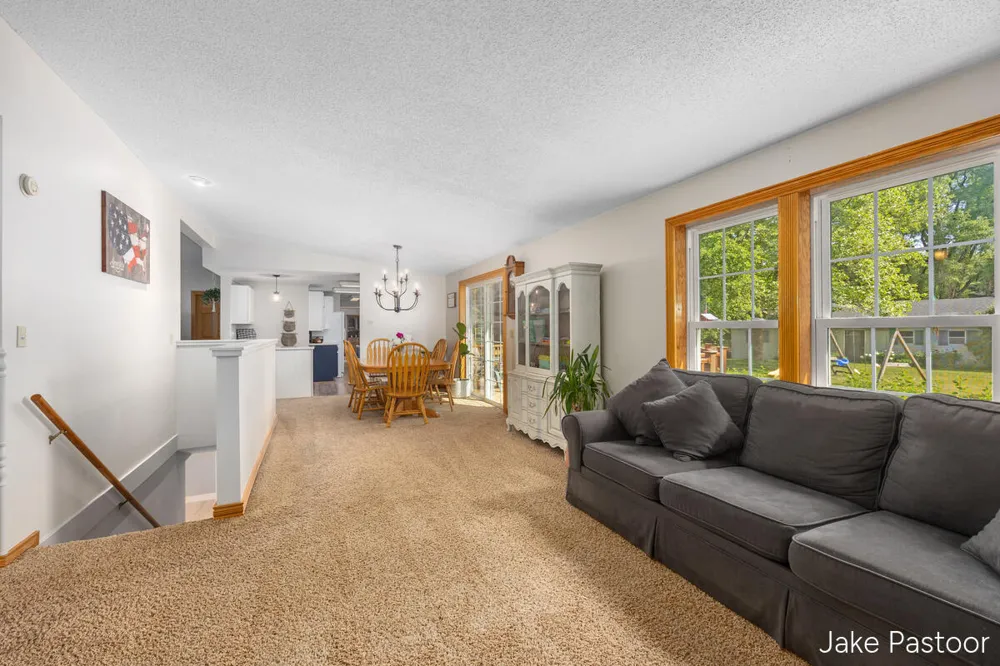 9951 10 Mile Road NE Rockford, MI 49341