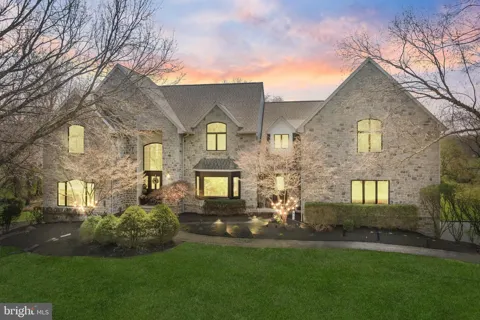 25 CARSDALE DRIVE