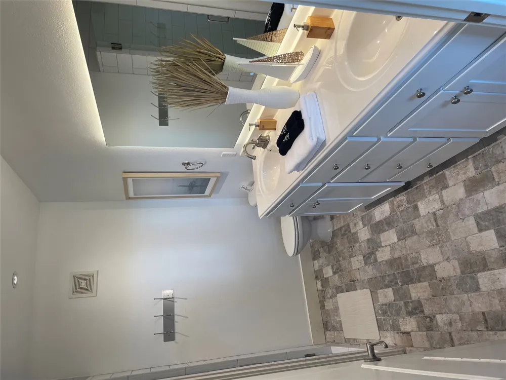 17700 Edgewood Way #202 Jonestown, TX 78645