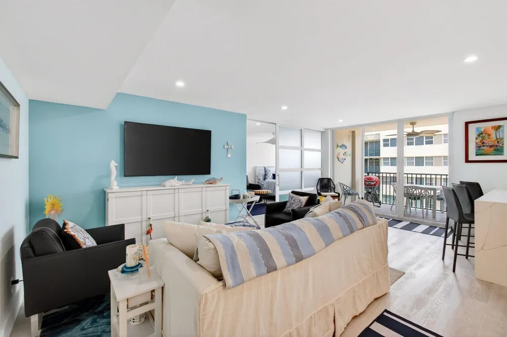 1236 Hillsboro Mile #406 Hillsboro Beach, FL 33062