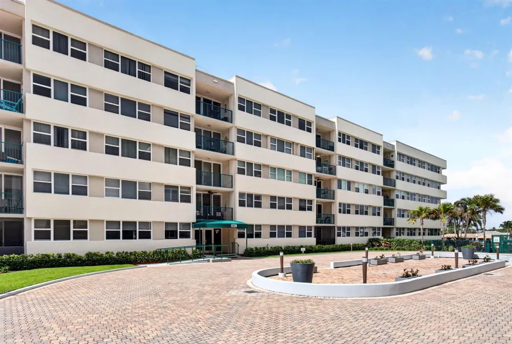 1236 Hillsboro Mile #406 Hillsboro Beach, FL 33062