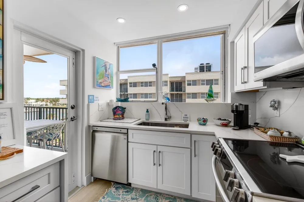 1236 Hillsboro Mile #406 Hillsboro Beach, FL 33062