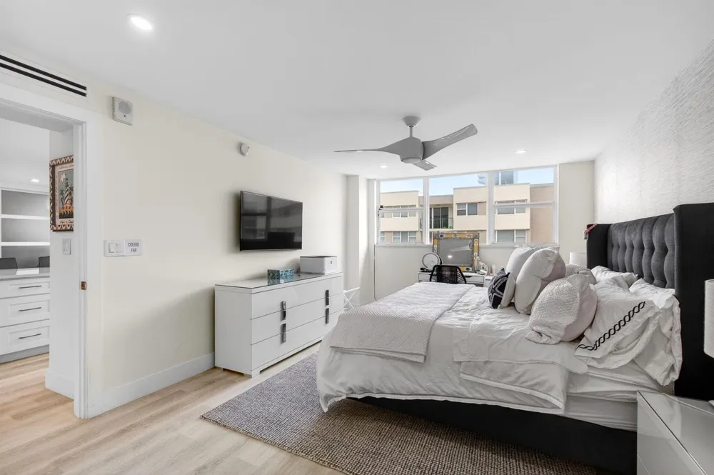 1236 Hillsboro Mile #406 Hillsboro Beach, FL 33062