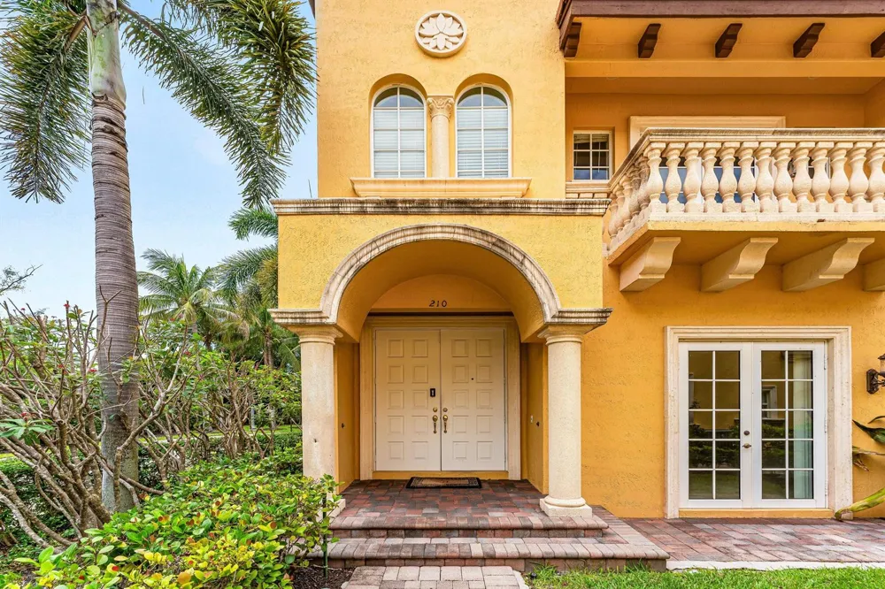 210 NE 69th Circle Boca Raton, FL 33487