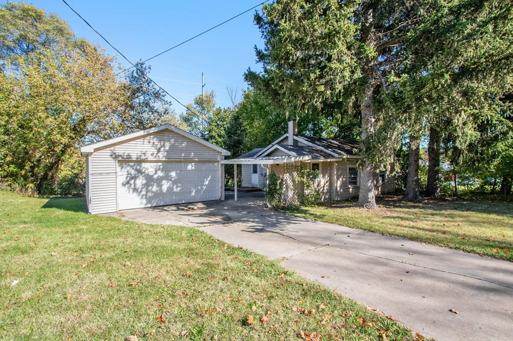 1005 E Front Street Buchanan City, MI 49107