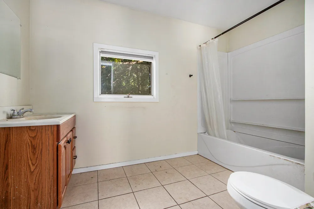 1005 E Front Street Buchanan City, MI 49107