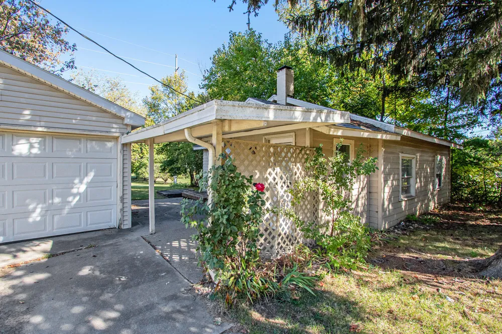 1005 E Front Street Buchanan City, MI 49107