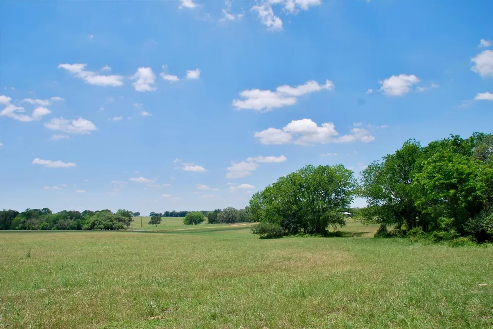 2072 Langdon Road Weimar, TX 78962