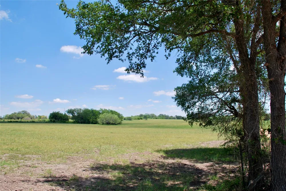 2072 Langdon Road Weimar, TX 78962