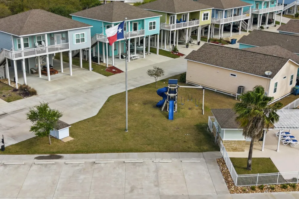 158 S Nautica Rockport, TX 78382
