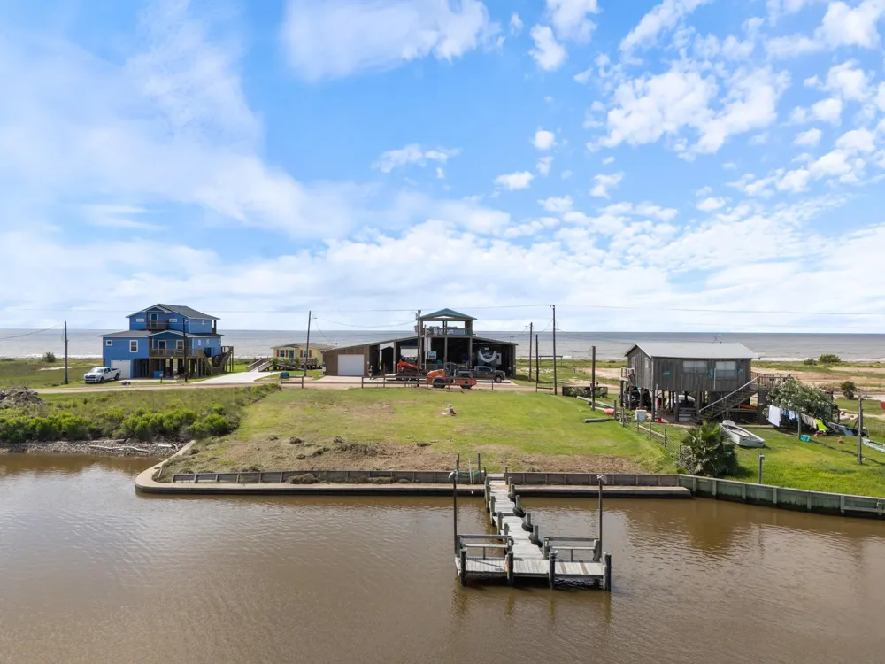 1001 County Road 230 Sargent, TX 77414