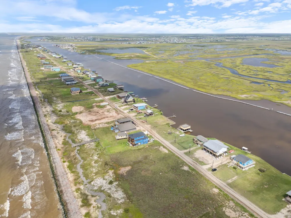 1001 County Road 230 Sargent, TX 77414