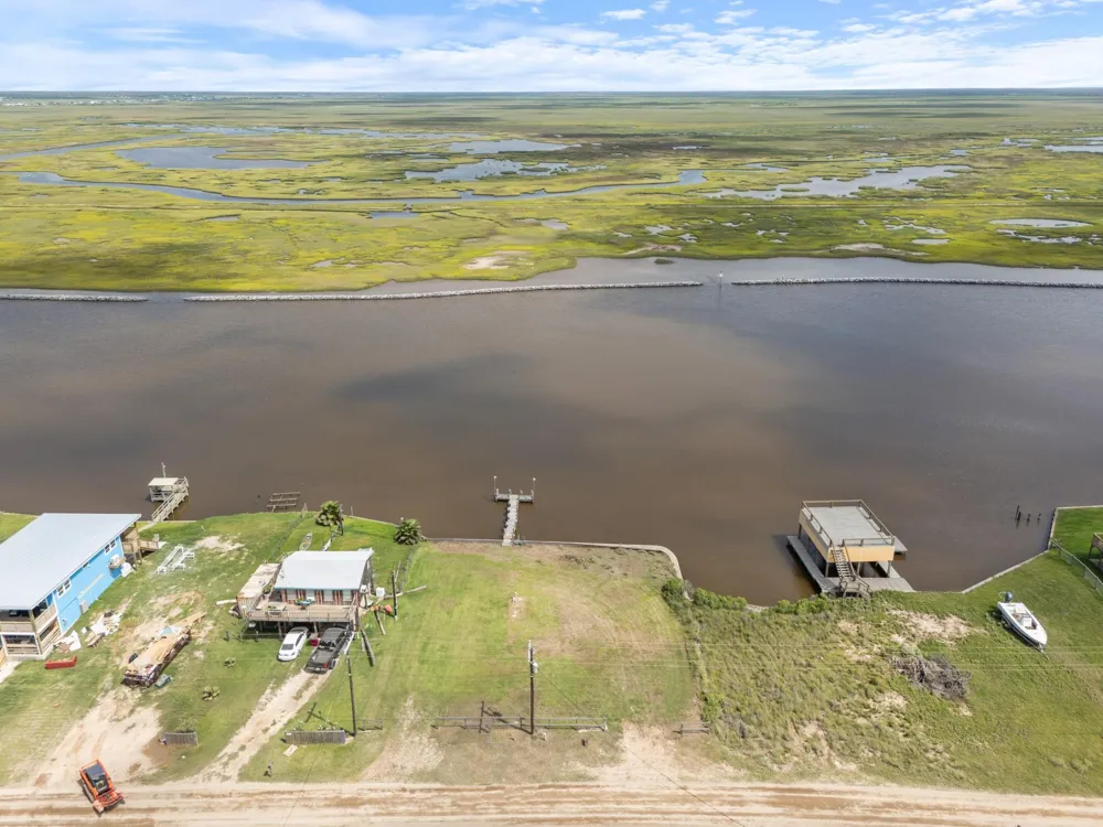 1001 County Road 230 Sargent, TX 77414