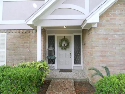 9403 Oxted Lane