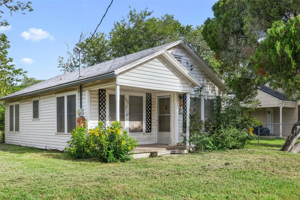 603 Mechanic Street Weimar, TX 78962