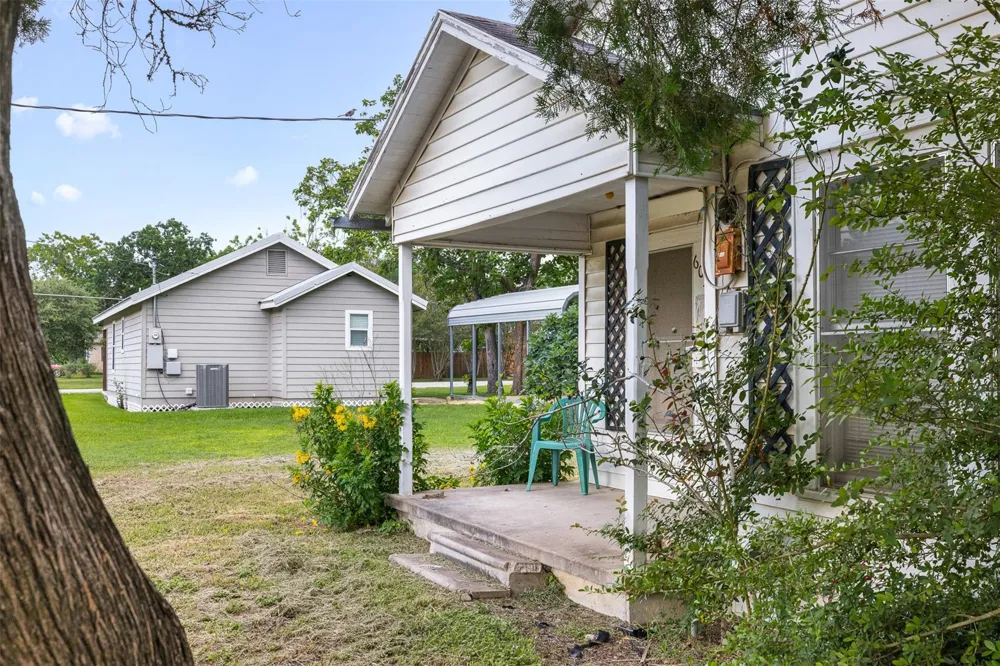 603 Mechanic Street Weimar, TX 78962
