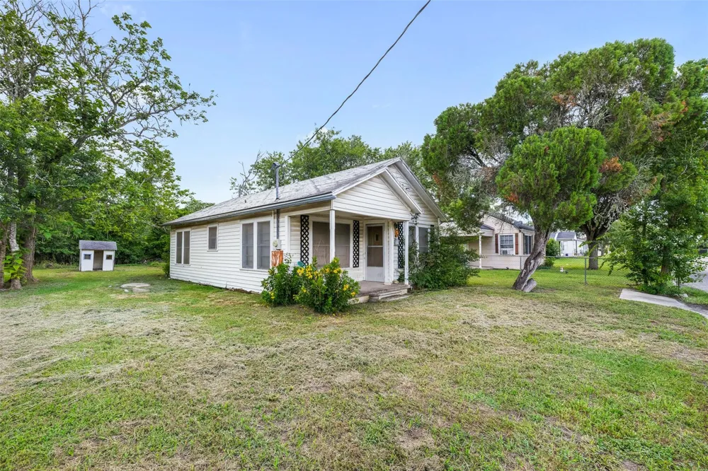 603 Mechanic Street Weimar, TX 78962