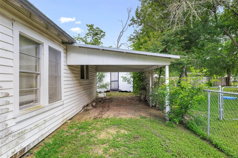 603 Mechanic Street Weimar, TX 78962