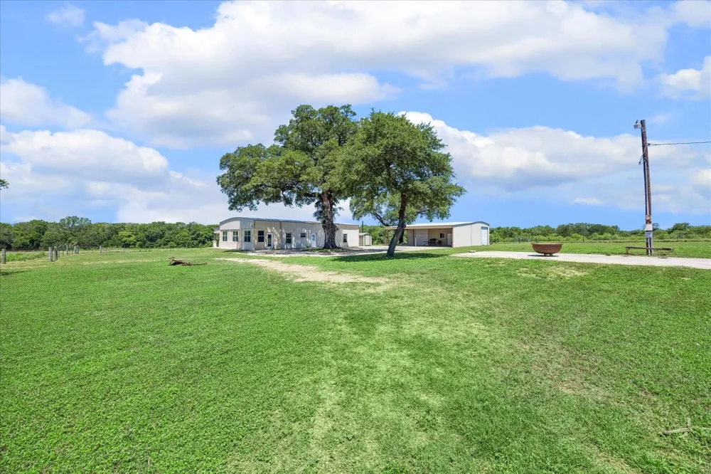 1601 Babylon Lane Schulenburg, TX 78956