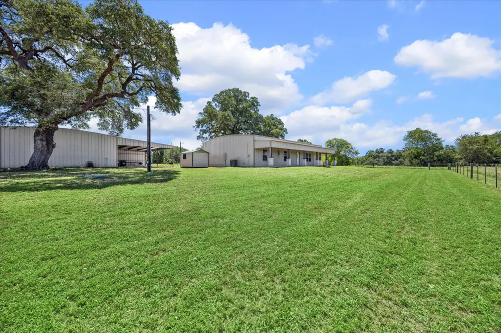 1601 Babylon Lane Schulenburg, TX 78956