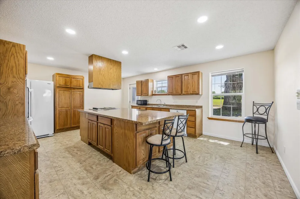 1601 Babylon Lane Schulenburg, TX 78956
