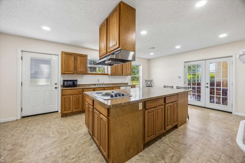 1601 Babylon Lane Schulenburg, TX 78956