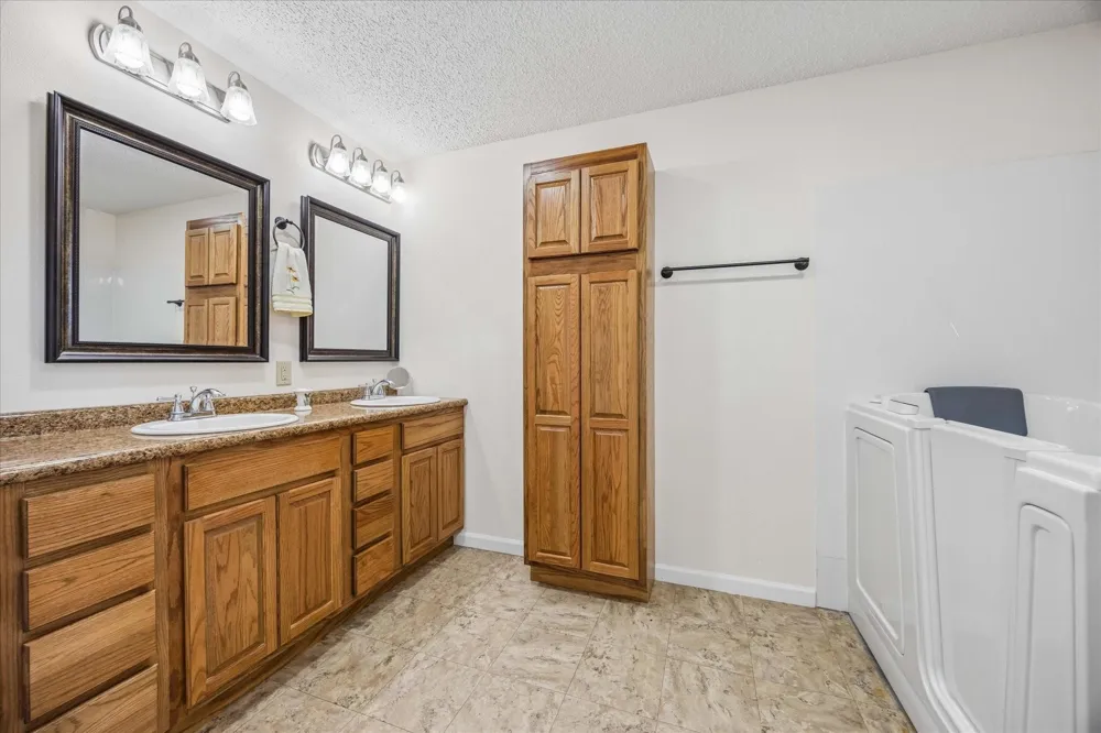 1601 Babylon Lane Schulenburg, TX 78956