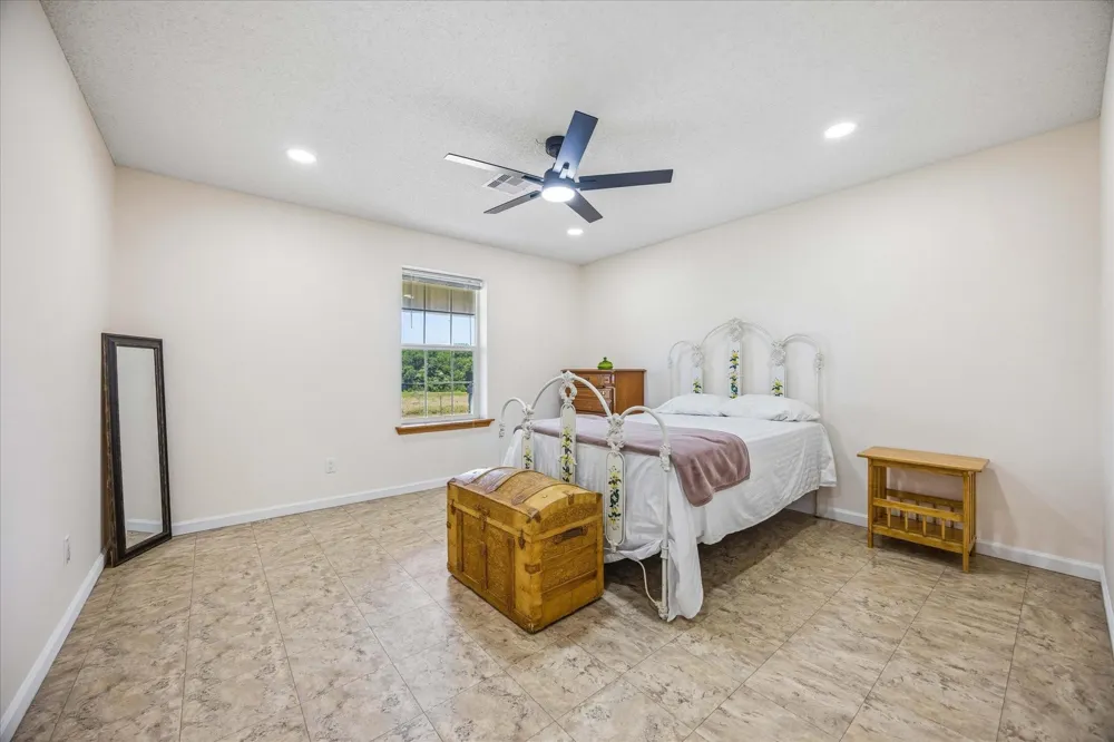 1601 Babylon Lane Schulenburg, TX 78956