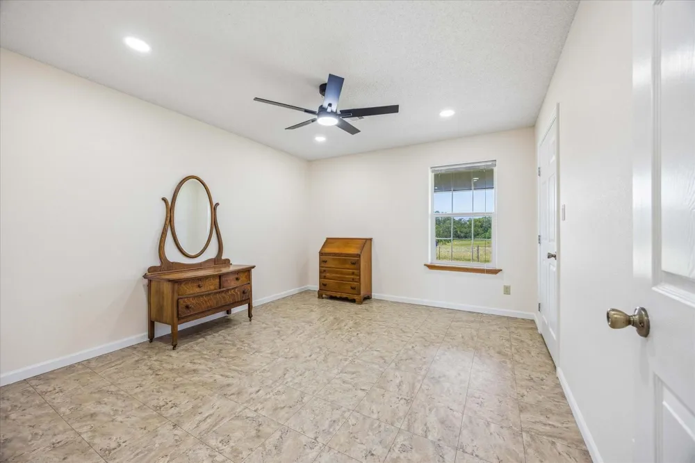 1601 Babylon Lane Schulenburg, TX 78956