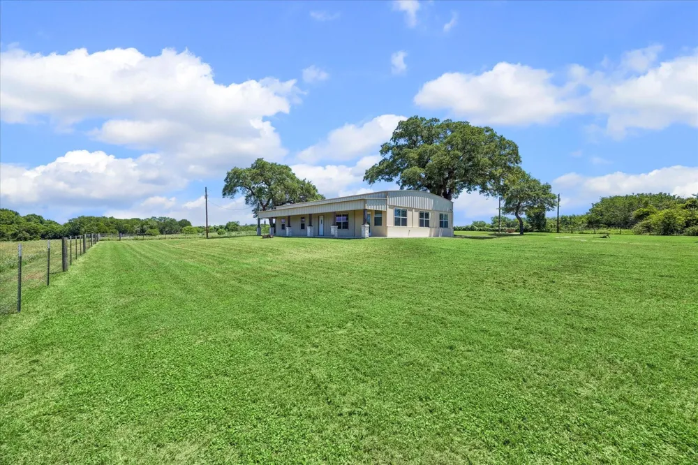 1601 Babylon Lane Schulenburg, TX 78956