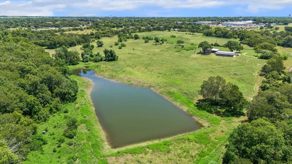 1601 Babylon Lane Schulenburg, TX 78956