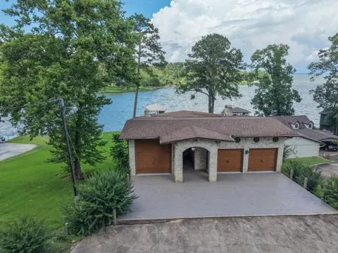 121 Holiday Lane