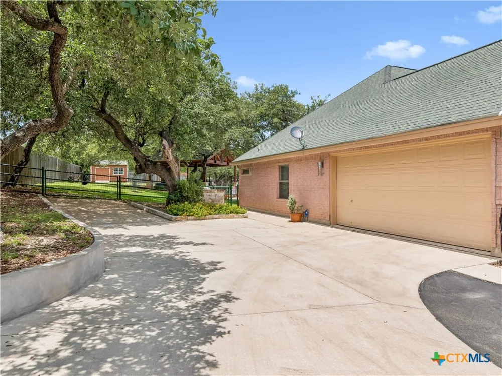 184 Stockman Circle Spring Branch, TX 78070
