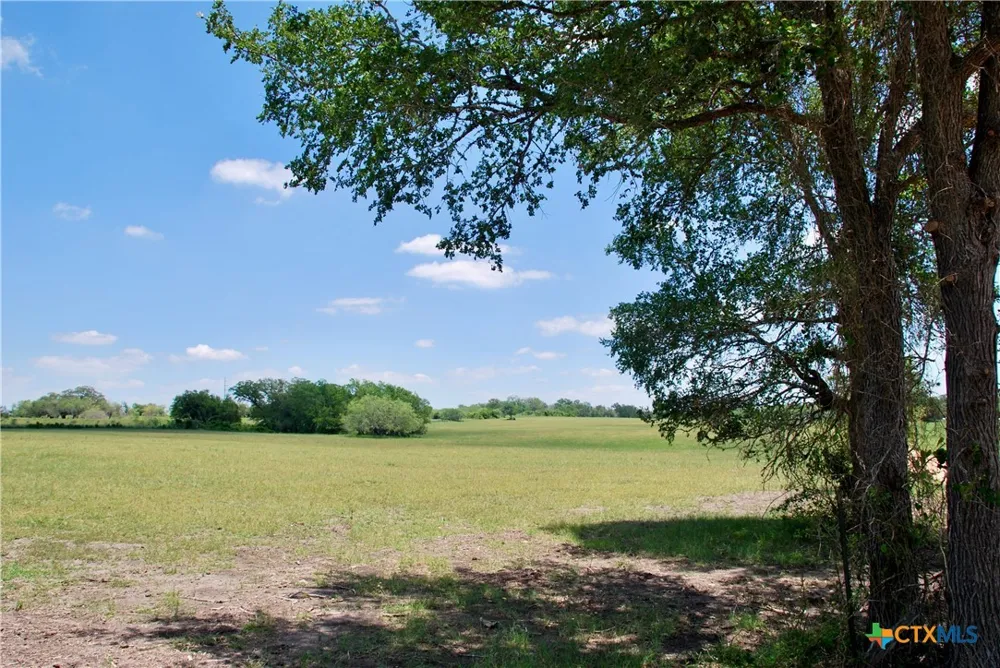 2072 Langdon Road Weimar, TX 78962
