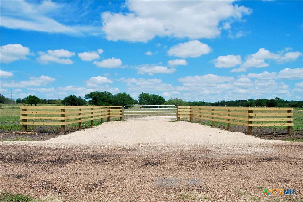 2072 Langdon Road Weimar, TX 78962