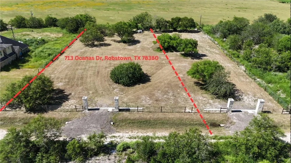 713 Ocanas Drive Robstown, TX 78380