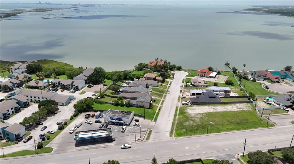 1003 Bluff Drive Portland, TX 78374