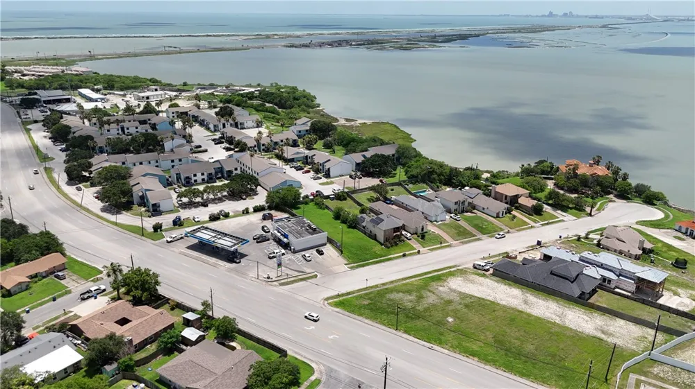1003 Bluff Drive Portland, TX 78374