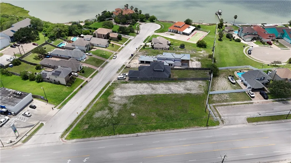 1003 Bluff Drive Portland, TX 78374