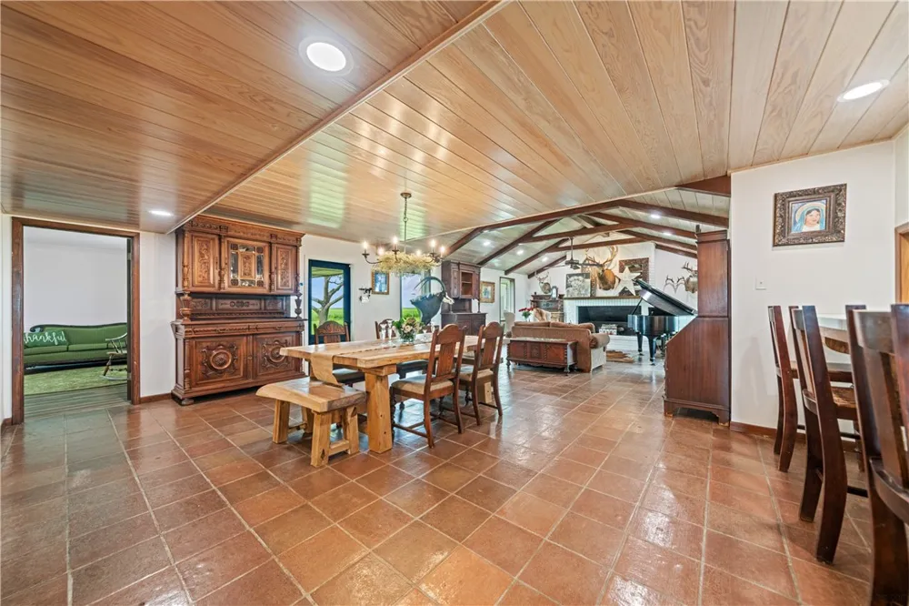 501 S County Road 1140 Riviera, TX 78379