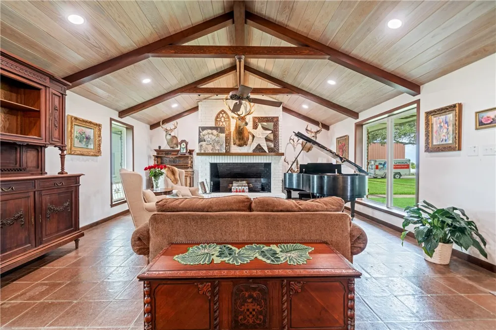 501 S County Road 1140 Riviera, TX 78379