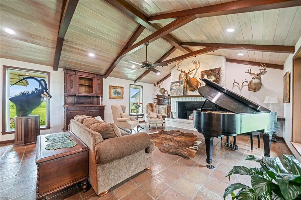 501 S County Road 1140 Riviera, TX 78379