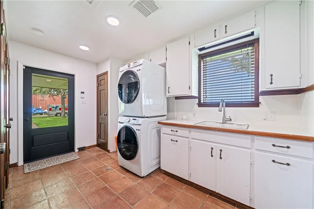 501 S County Road 1140 Riviera, TX 78379